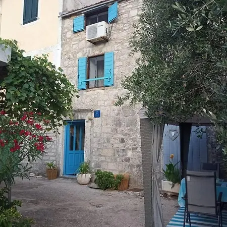 Charming Stone House Cvetek *